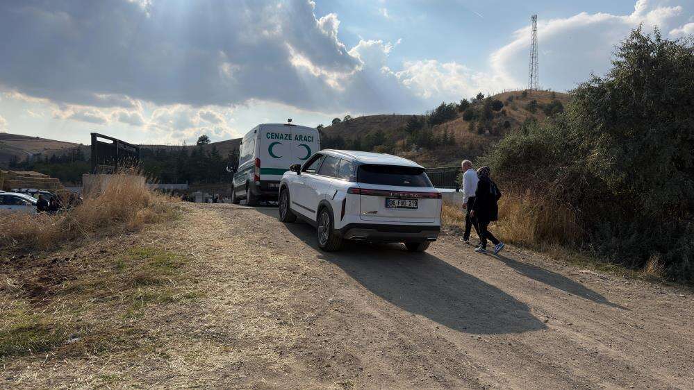 2 arkadaşıyla öldürülmüştü! Konya’da toprağa verildi 17